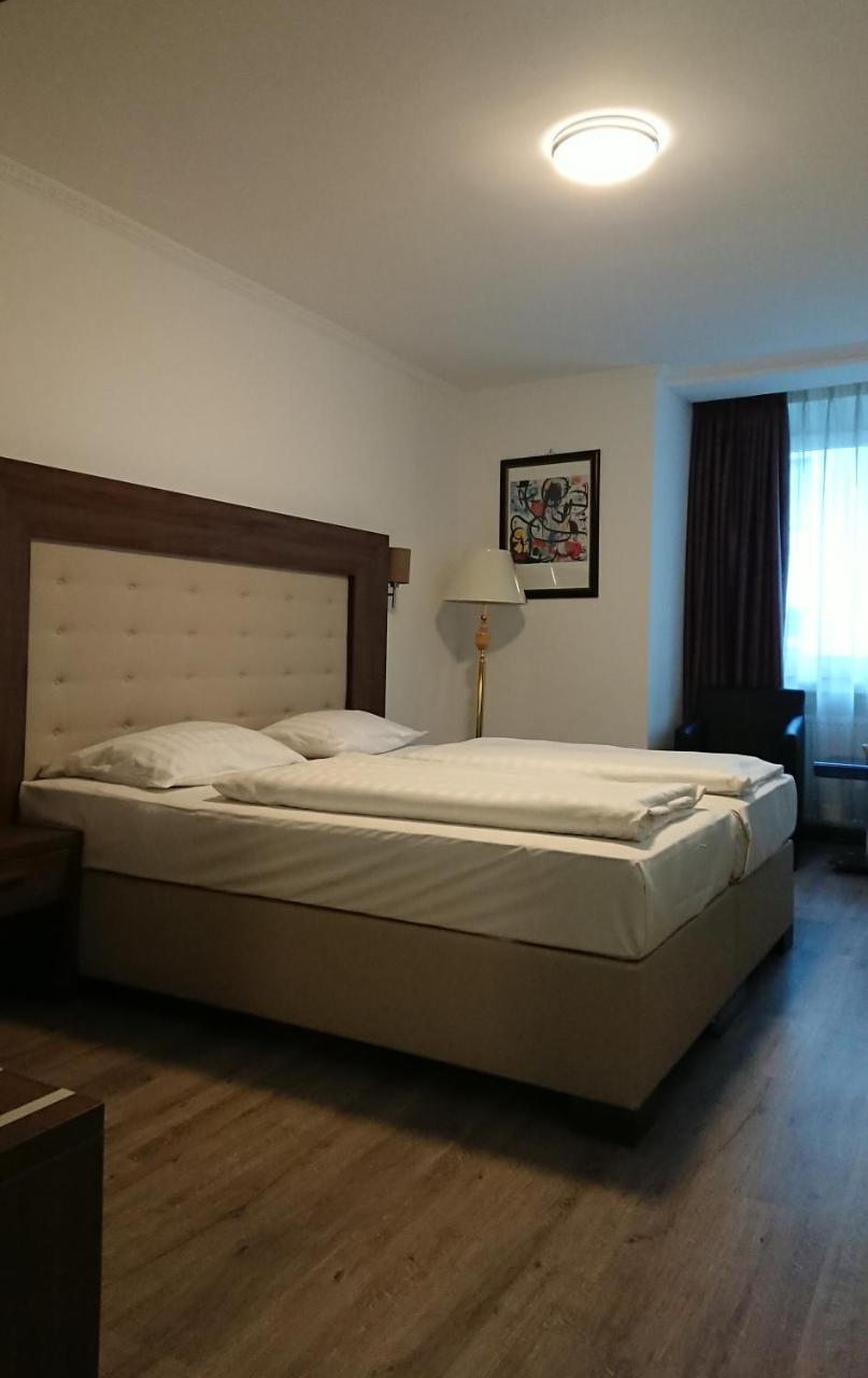 Rugs Hotel Duesseldorf Bagian luar foto